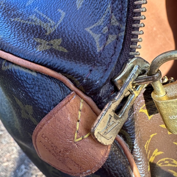 Authentic Unisex Louis Vuitton KEEPALL 45 in great condition - Picture 12 of 17